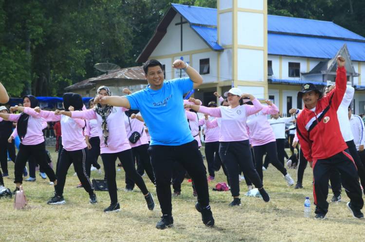 Dukung Rangkaian Kegiatan HUT Bhayangkara Ke-77, Bupati Samosir Ikuti Senam Bersama