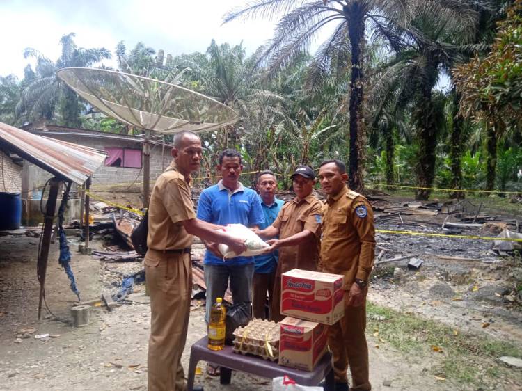 Pemkab Labuhanbatu Serahkan Bantuan Terhadap Korban Kebakaran di Panai Tengah dan Bilah Hulu