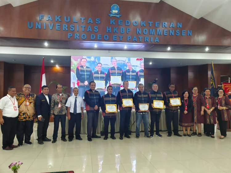 Guru Besar  Dari Swiss Pembicara di Seminar Internasional NICSPEEP Fisipol Nommensen Medan