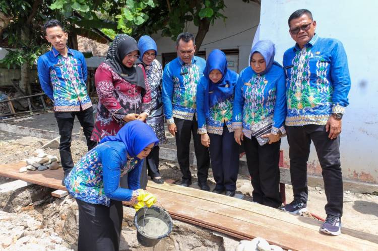 Bupati Labuhanbatu Meletakkan Batu Pertama Pembangunan Musholla SD 01 Ransel
