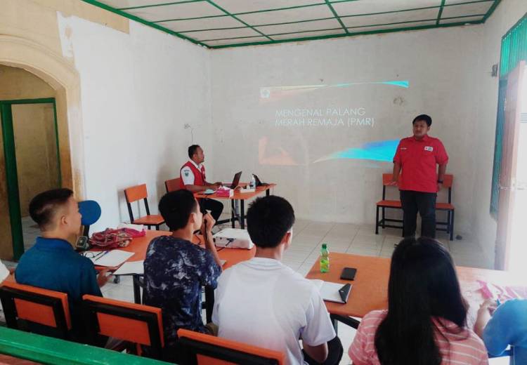 Gelar Pelatihan PMI Nias Bekali PMR SMA Negeri 1 Gido Dibidang Kemanusiaan