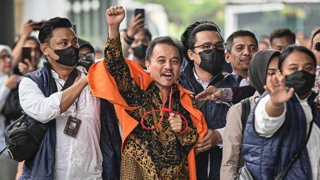 Kejari Jaksel Tak Tahan Roy Suryo dan dr Tifa, Keluarga Jadi Penjamin