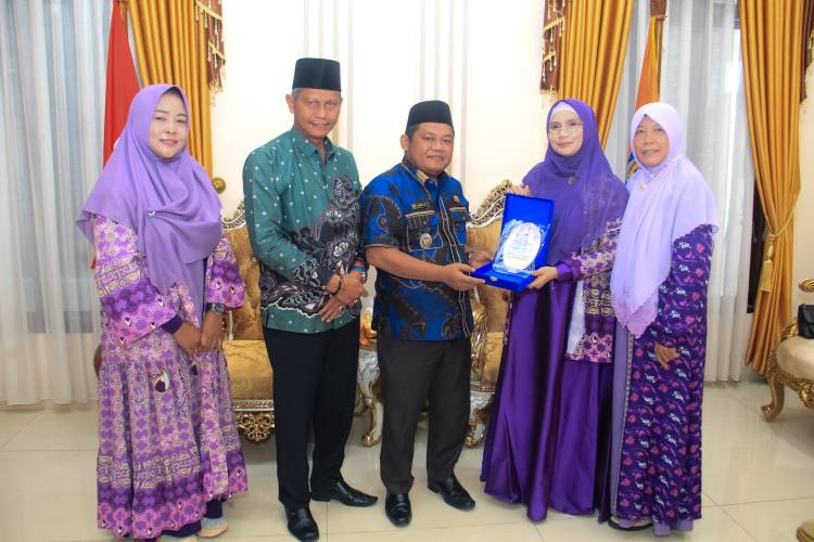 Wabup Jamri Sambut Hangat Kunjungan Silaturahmi PD Salimah Labuhanbatu