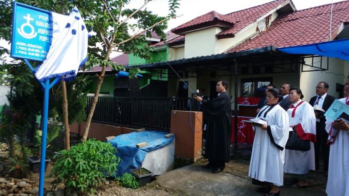 Pendeta Martin Resmikan Pos Pelayanan HKBP Putri Deli 