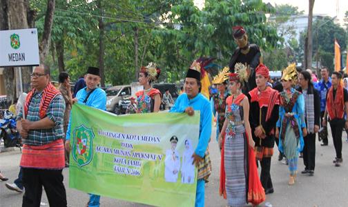Sigale-gale Turut Dalam Pawai Budaya Nusantara di Munas APEKSI