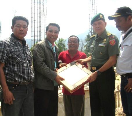 Pangkostrad Bantu Bangun Gereja Katolik di Lereng Sinabung 