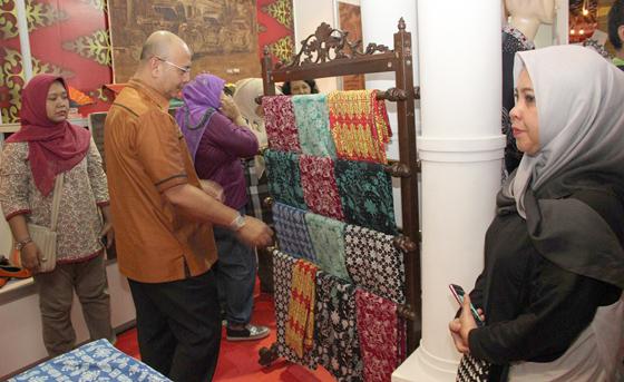 Stand Pemko Medan di Munas APEKSI Promosikan Produk Unggulan UMKM