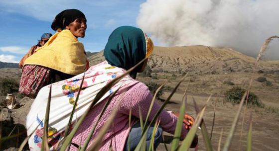 Pengungsi Sinabung Ricuh, Satu Orang Tewas