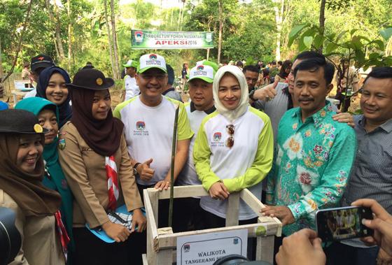 Wali Kota Se-Indonesia Tanam Pohon di THK Muhammad Sabki KM Jambi
