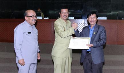 DPRD Sertahkan Laporan Hasil Kunker ke Gubernur Sumut