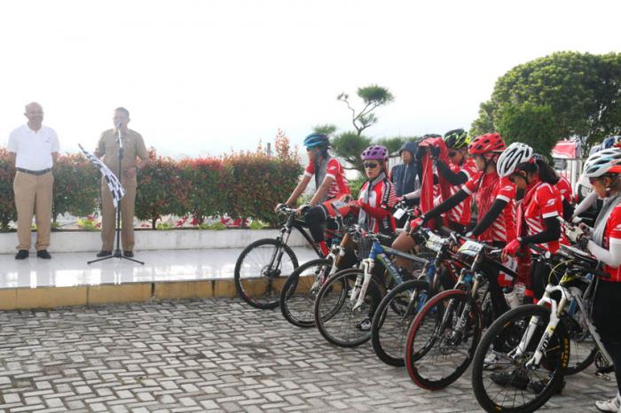 'Gowes Touring Pesona Nusantara' Dilepas dari Taput