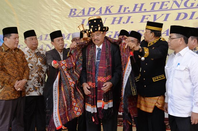 Tengku Erry Diberi Gelar Patuan Raja Hamonangan Oleh 5 Raja Adat Dan Masyarakat Tabagsel