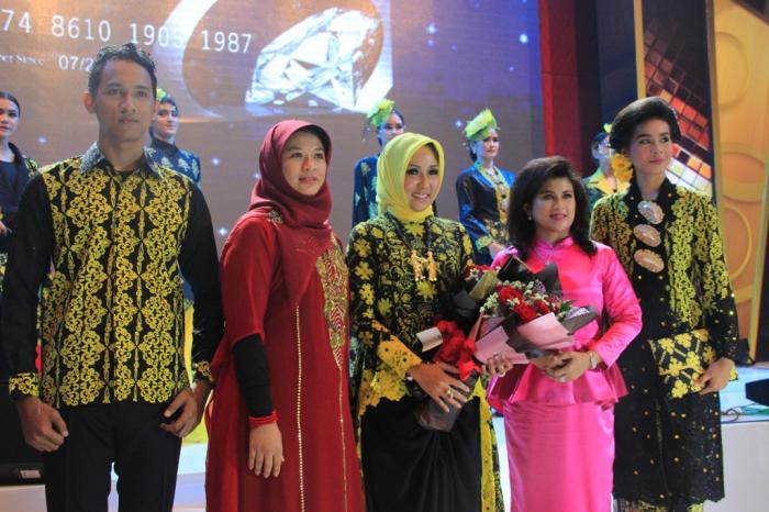 Peragaan Busana Batik dan Songket Medan Meriahkan Grand Launching Layanan Bank Sumut Prioritas