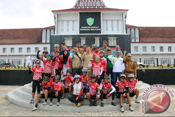 Gowes Touring 'Pesona Nusantara' Sambangi Kantor Bupati Tapsel