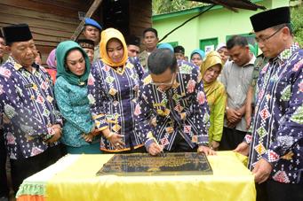 Rumah Warga di Aek Banir Payabungan Madina Dibedah