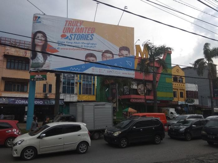 Ancam Warga, Baliho Ukuran Besar di Helvetia Nyaris Tumbang