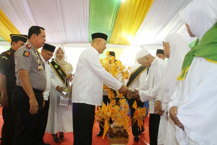 Wali Kota Tepung Tawari & Lepas Keberangkatan 2.407 Calhaj Asal Kota Medan