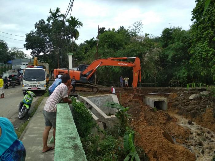Tanggapi Laporan Warga, Dinas PU Perbaiki Jalan Longsor