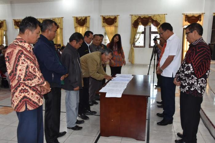 Pemkab Humbahas Salurkan Dana Hibah Keagamaan Rp 1,5 Miliar