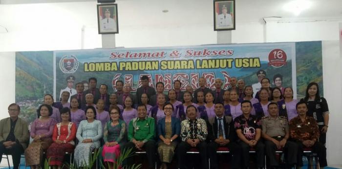 Dalam Rangka HUT Humbahas ke-16 Kecamatan Paranginan Raih Juara I (Pertama) Lomba Paduan Suara Lansia.