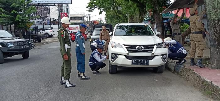 Sembarangan Parkir, Awas Ban Anda Digembosi