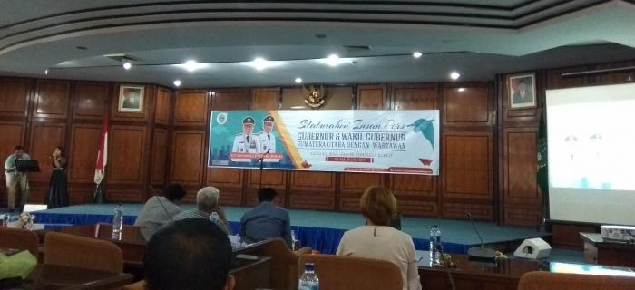 Wartawan Diundang 'Silaturahmi' dengan Foto Gubernur dan Wakil Gubernur Sumut
