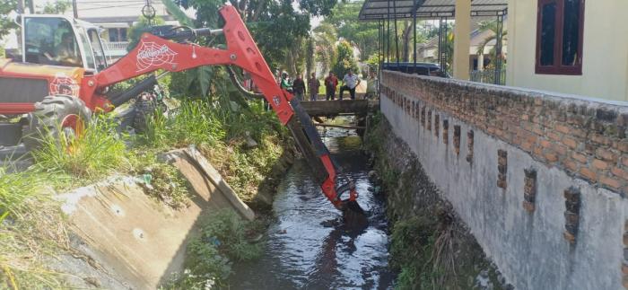 Akhirnya Dinas PU Turunkan Spider Excavator
