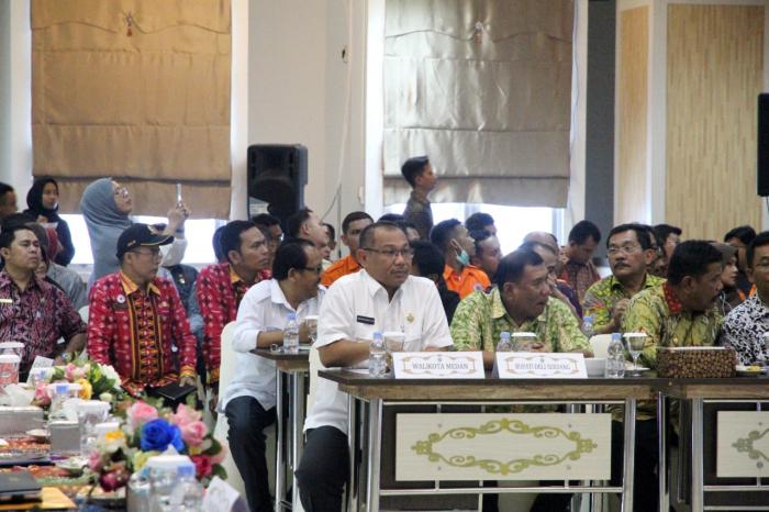 Gubernur Pimpin Rapat Sosialisasi Kebersihan dan Mitigasi, Ini Harapan Akhyar untuk Banjir Ibu Kota Provinsi