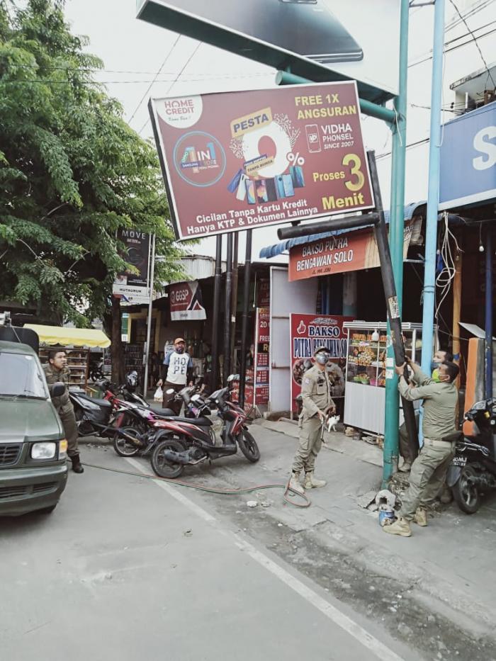 Lagi, Tim Gabungan Tumbangkan 10 Unit Papan Reklame