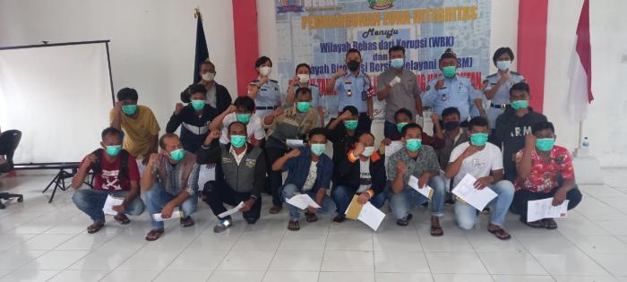 16 Warga Binaan Rutan Kelas II B Humbang Hasundutan Menghirup Udara Segar