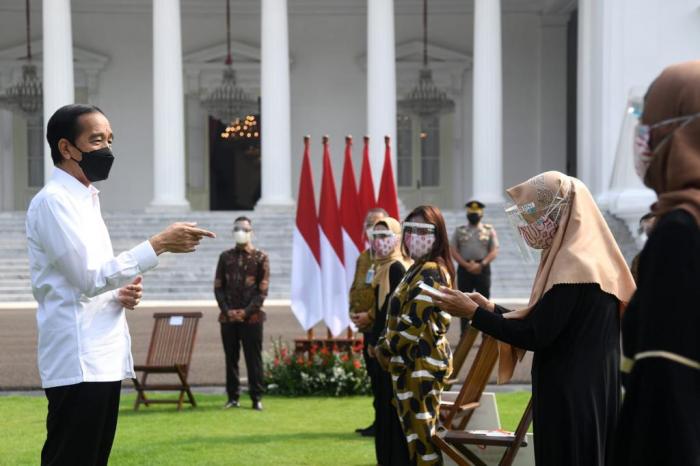Serahkan BPUM, Presiden Dorong Pelaku Usaha Mikro Tidak Putus Asa di Tengah Pandemi
