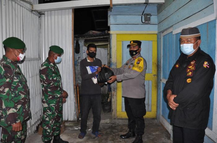 Cegah Penyebaran Covid 19, Personel Gabungan TNI POLRI Laksanakan Patroli Skala Besar di Wilkum Polres Humbang Hasundutan