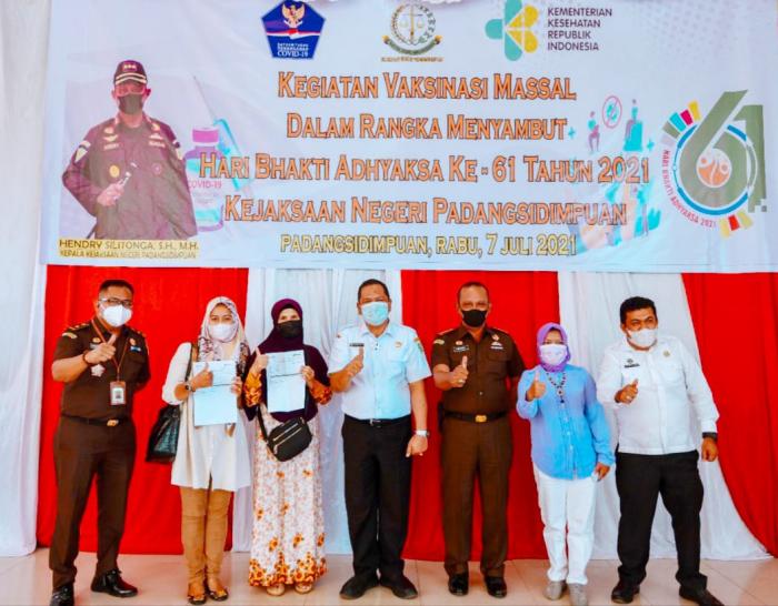 Kejari Sidimpuan Gelar Vaksinasi Covid 19 Massal Sambut HUT Adhiyaksa Ke 61
