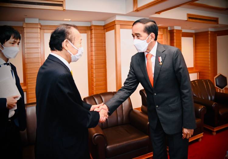 Presiden Jokowi Bertemu Ketua Japan-Indonesia Parliamentary Friendship League