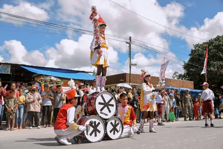 Menyambut HUT KE-20 Humbahas, Parade Marching Band Di Pusat Kota