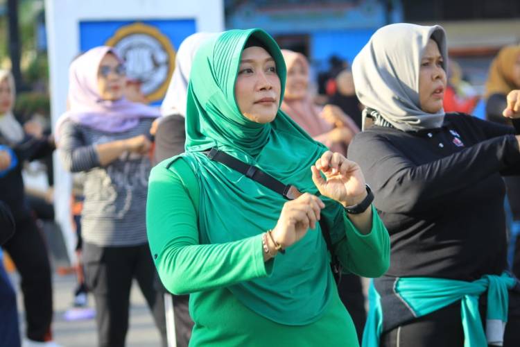 Persit KCK Cabang XXXVI Kodim 0209/LB meriahkan CFD