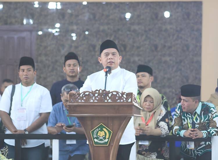 Bupati Labuhanbatu Terima Piagam dan Penghargaan Dari Ka. Kanwil Kemenag Provinsi Sumut