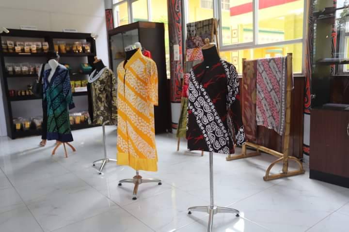Pemkab Humbahas Tampilkan Batik Humbang Dan Produk Unggulan Di PRSU