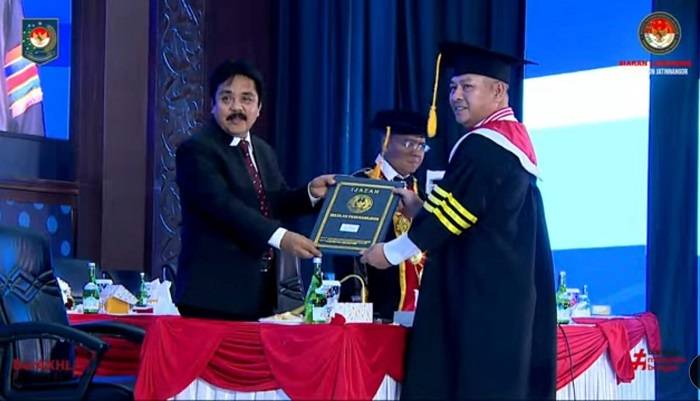 Bupati Taput Nikson Nababan Diwisuda S3 di IPDN Jatinangor