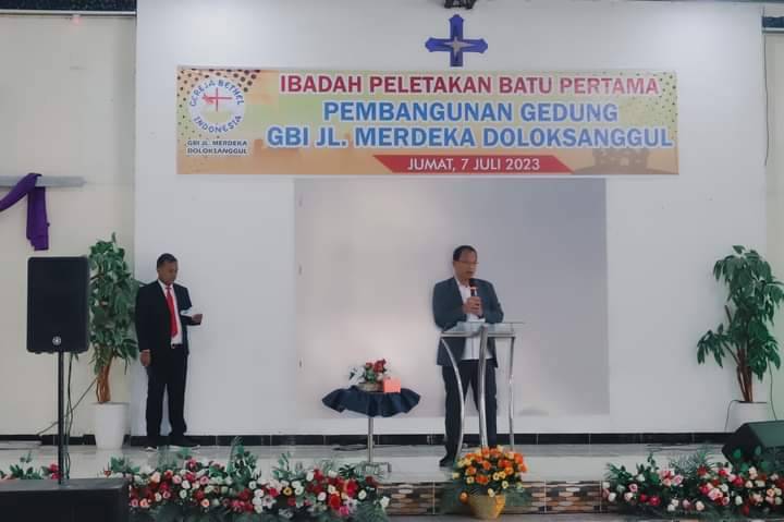 Bupati Humbahas Letakkan Batu Pertama Pembangunan GBI Jalan Merdeka Doloksanggul