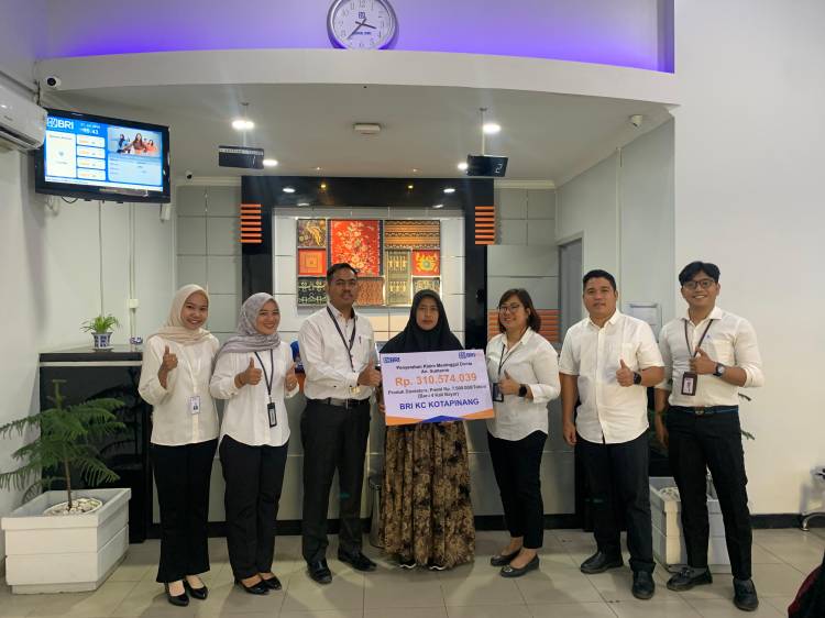 BRI BO Kotapinang Serahkan Klaim Nasabah Meninggal Dunia Rp 300 Juta