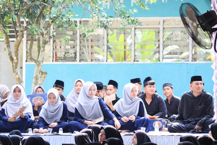 Dua Santri Raih Beasiswa ke Mesir, Wabup Labuhanbatu Hadiri Tabligh Akbar di Ponpes Addinussyarifiah