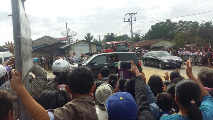 Warga Sambut Jokowi di Humbahas