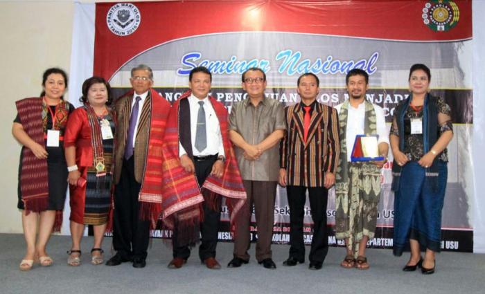RE Nainggolan: Harus Satukan Sikap dan Tekad Agar UNESCO Akui Ulos