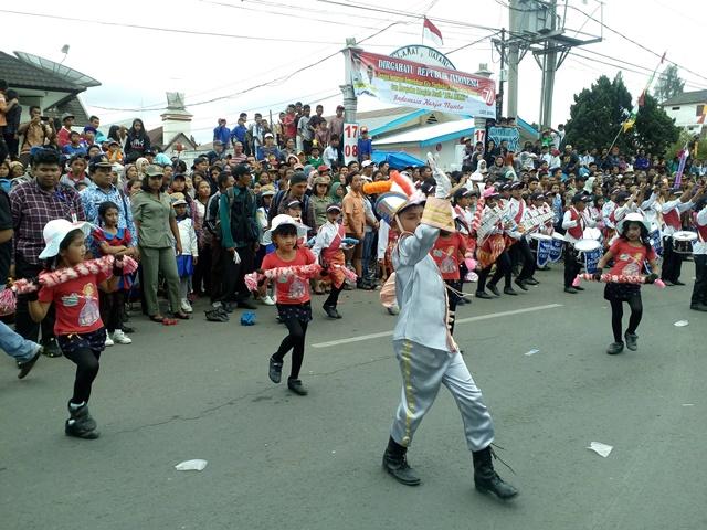 Ribuan Warga Elu-elukan Pawai PAUD-SD di Kabanjahe