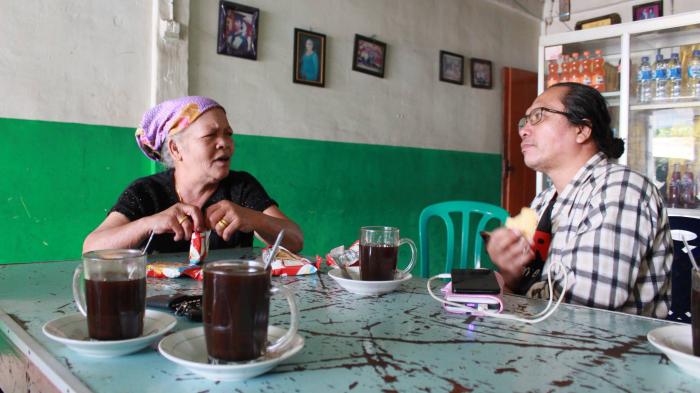 BELI PISANG GORENG KE SIBORONG-BORONG
