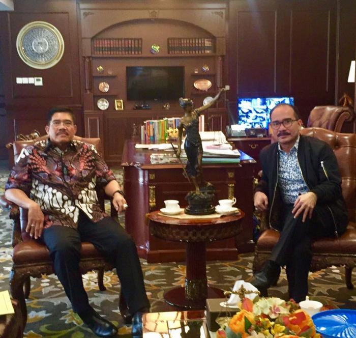Negara Hukum Demokratis Konstitusional : Lembaga Negara Dan Kepemimpinan Negara