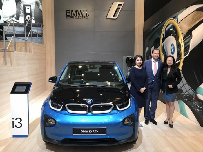 PHOTO NEWS : Paul de Courtois, Managing Director BMW Asia Kunjungi BMW Pavilion GIIAS 2017