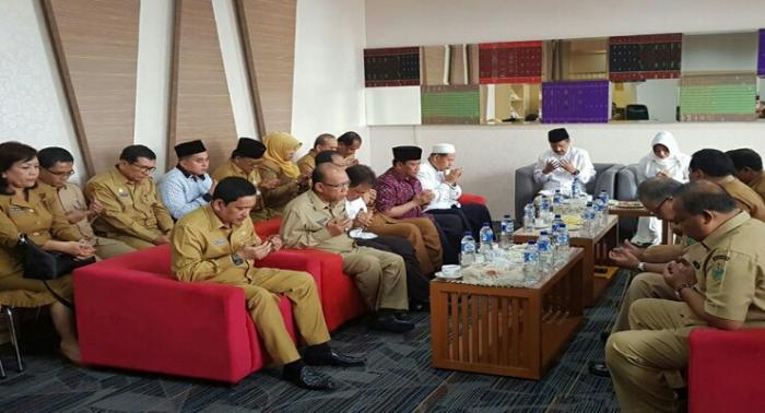 Raja Arab Saudi Undang Gubsu dan Istri Ibadah Haji