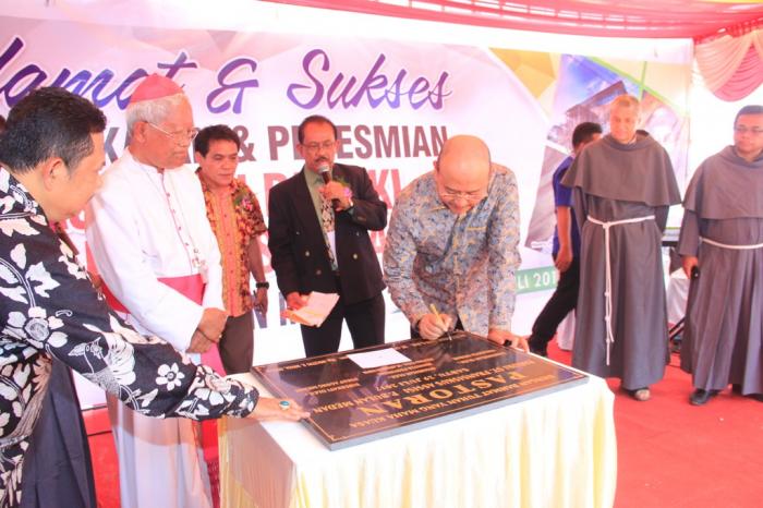 Pemberkatan dan Peresmian Pastoran Paroki St Fransiskus Asisi